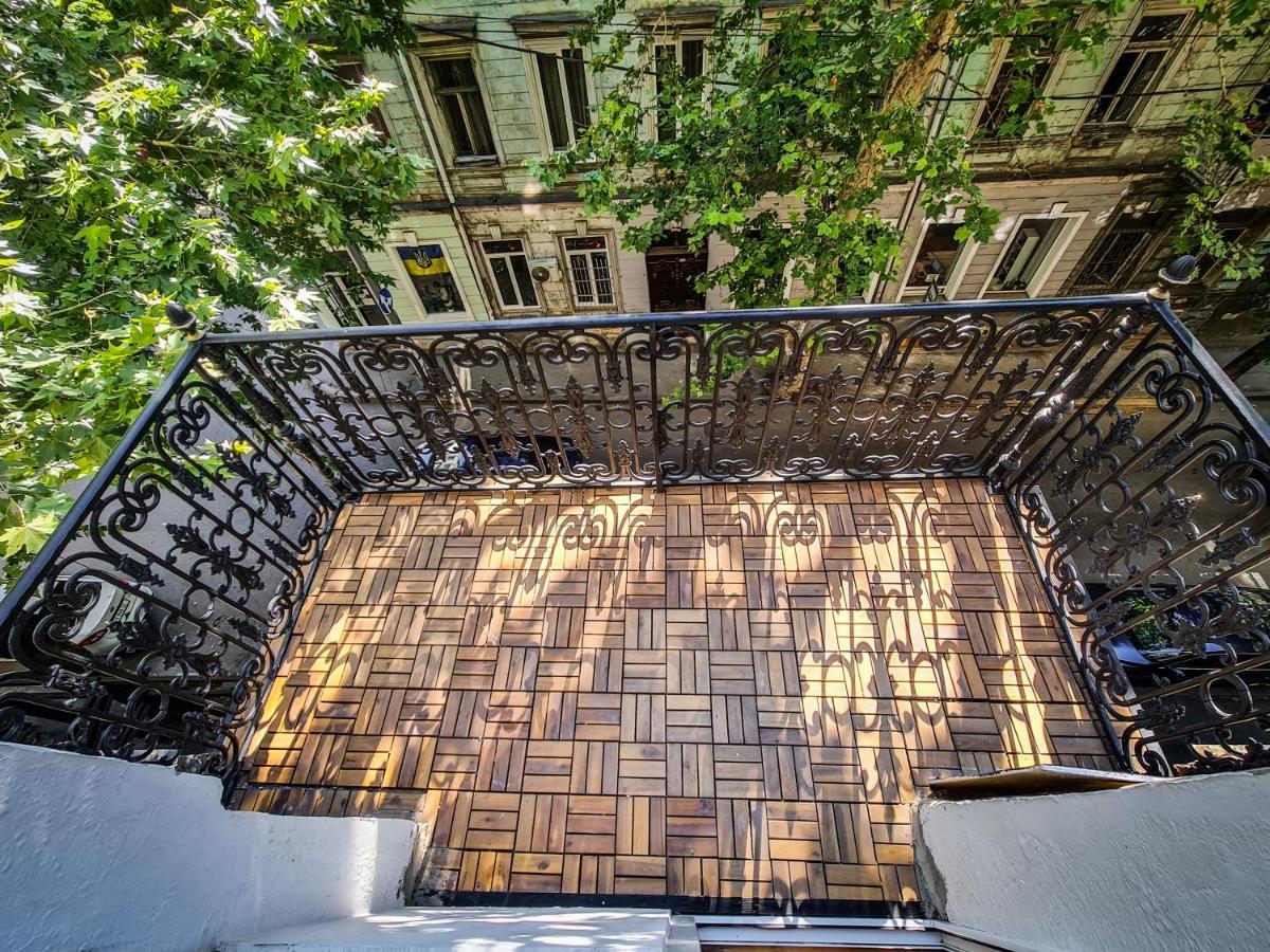 דירה Floor Apartment+balcony In Sololaki / 25 טביליסי