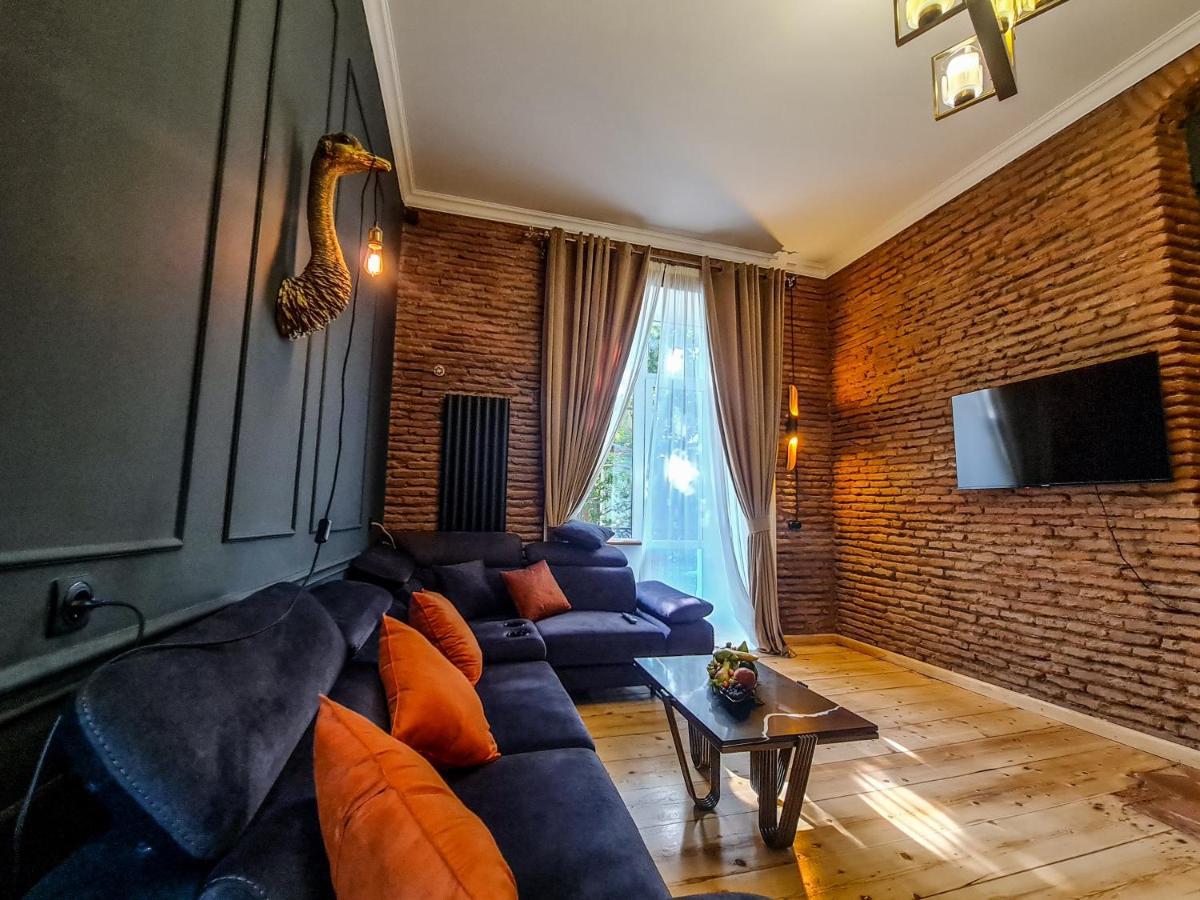 דירה Floor Apartment+balcony In Sololaki / 25 טביליסי