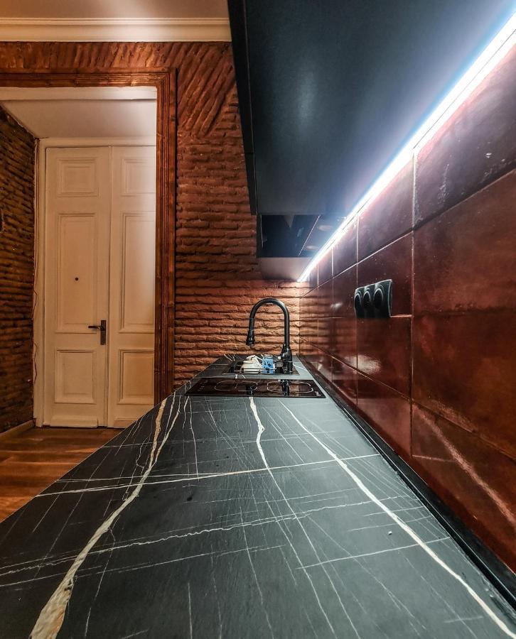 Floor Apartment+balcony In Sololaki / 25 דירה *