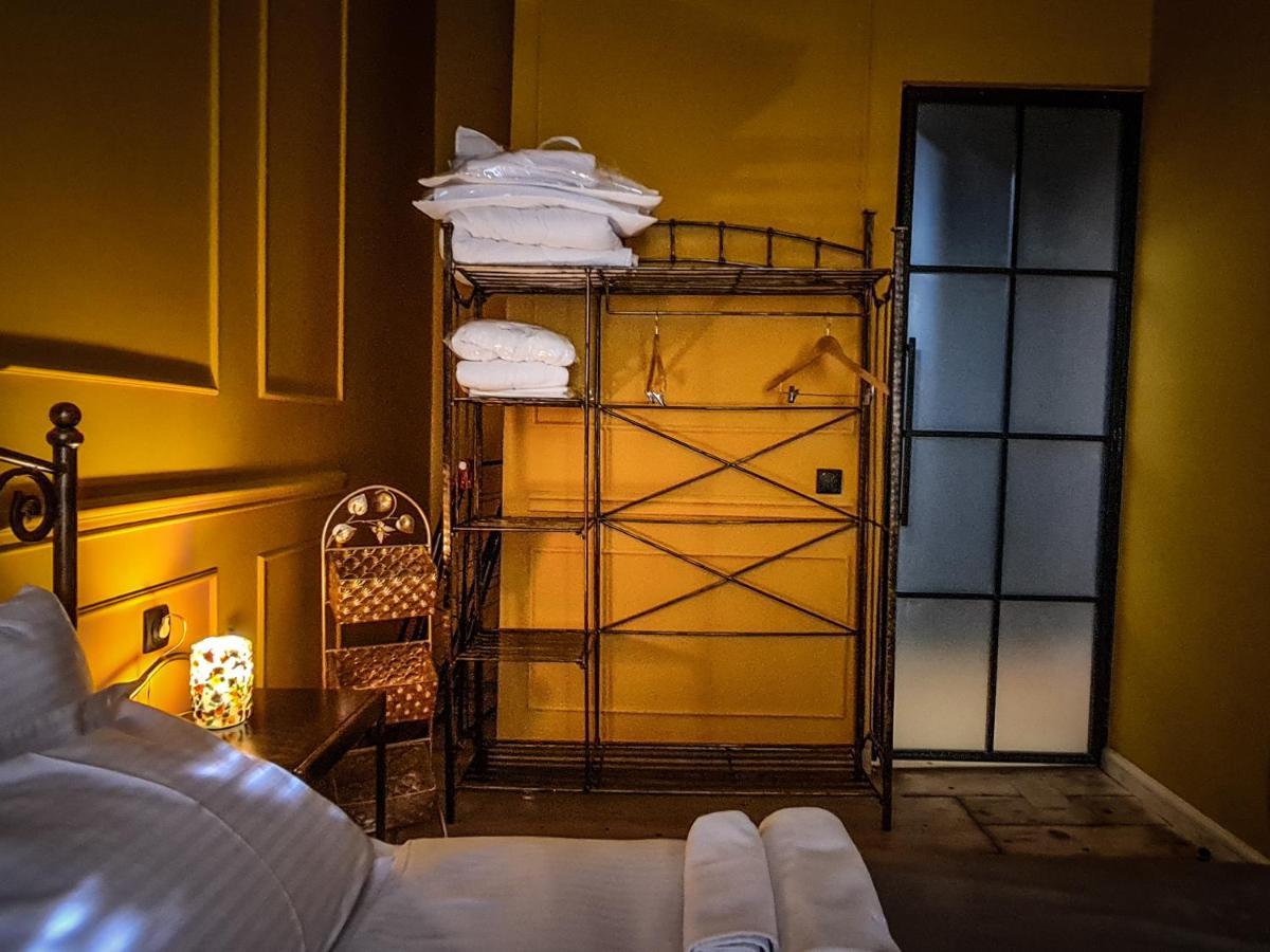 Floor Apartment+balcony In Sololaki / 25 * טביליסי