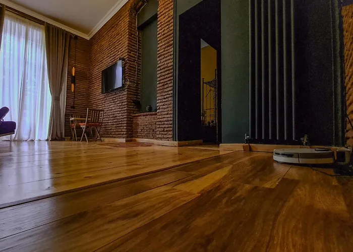 Top Floor Apartment+Balcony In Sololaki / Room 25
