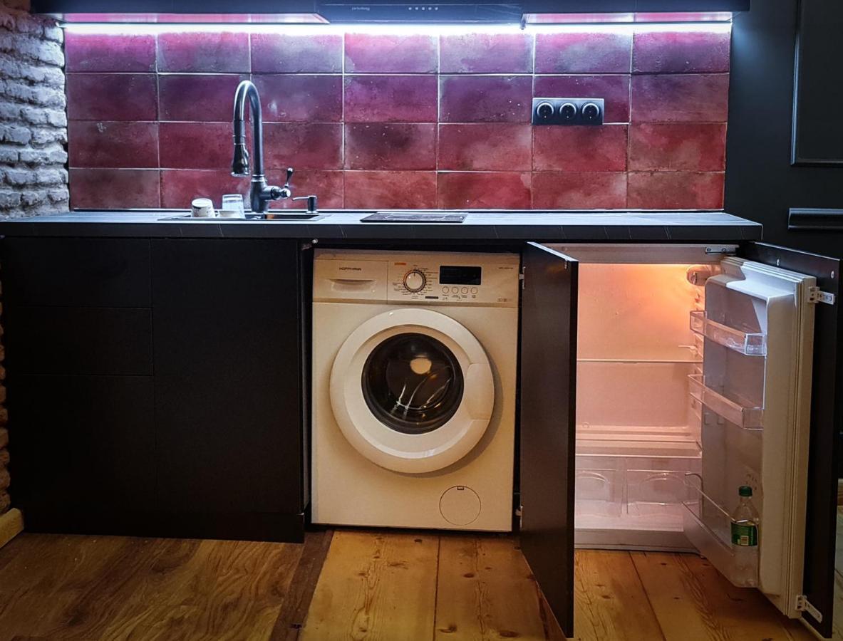 Floor Apartment+balcony In Sololaki / 25 公寓 *