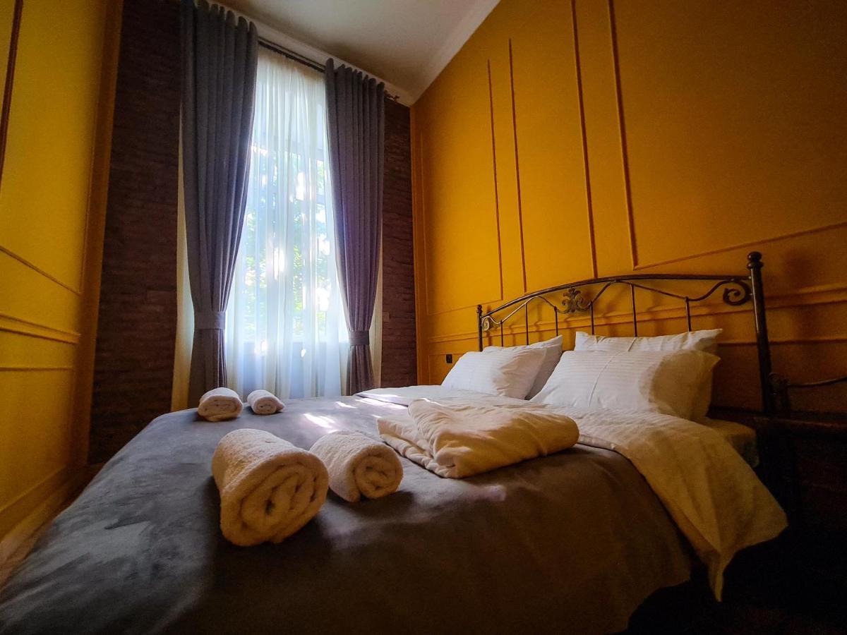 公寓 Floor Apartment+balcony In Sololaki / 25 第比利斯