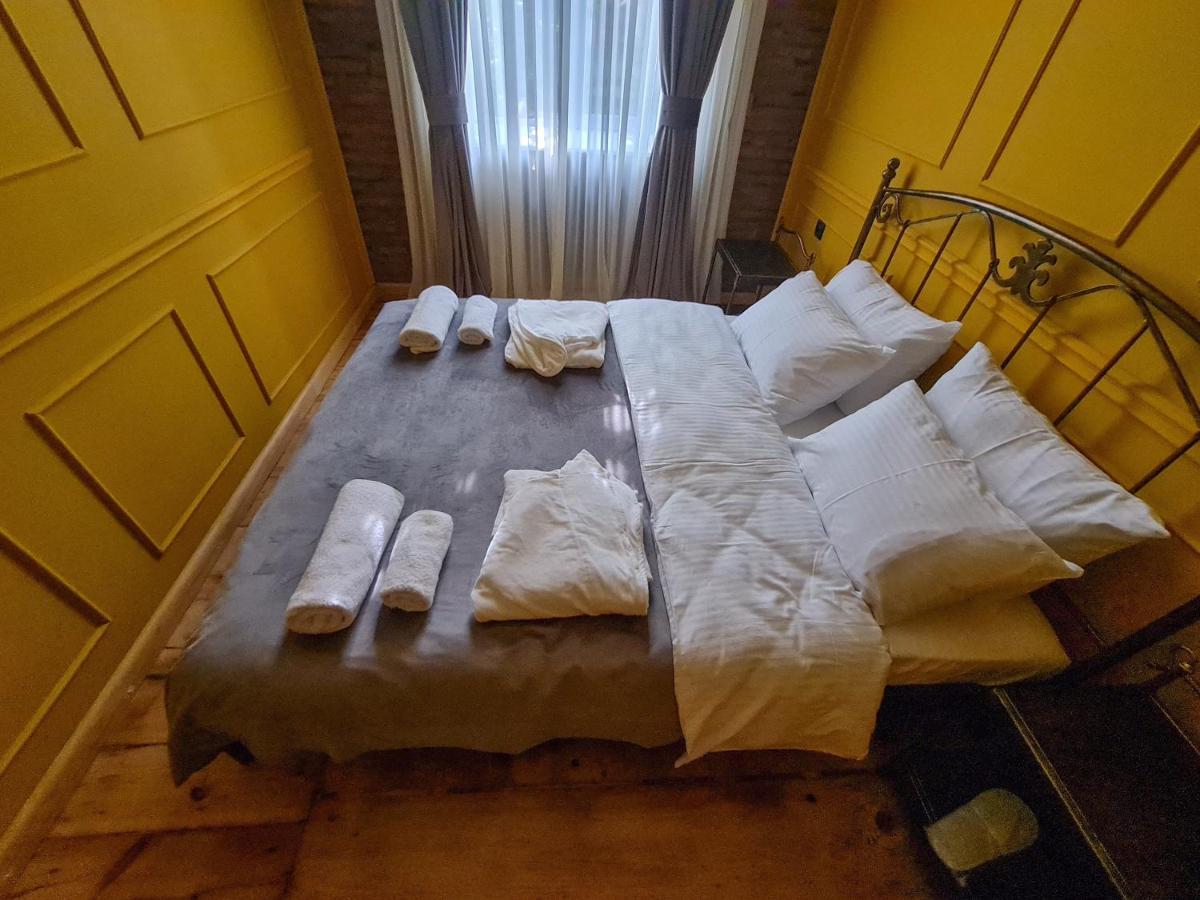 Floor Apartment+balcony In Sololaki / 25 * 第比利斯