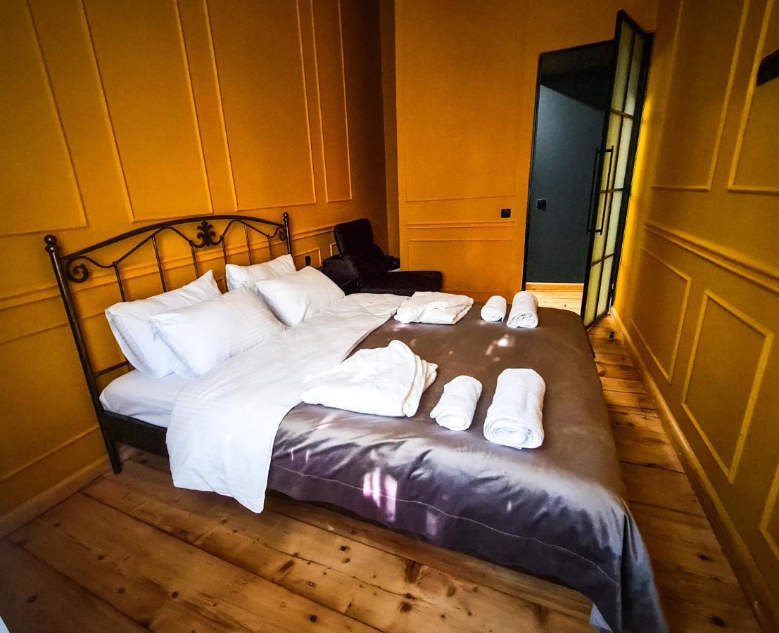 公寓 Floor Apartment+balcony In Sololaki / 25 *