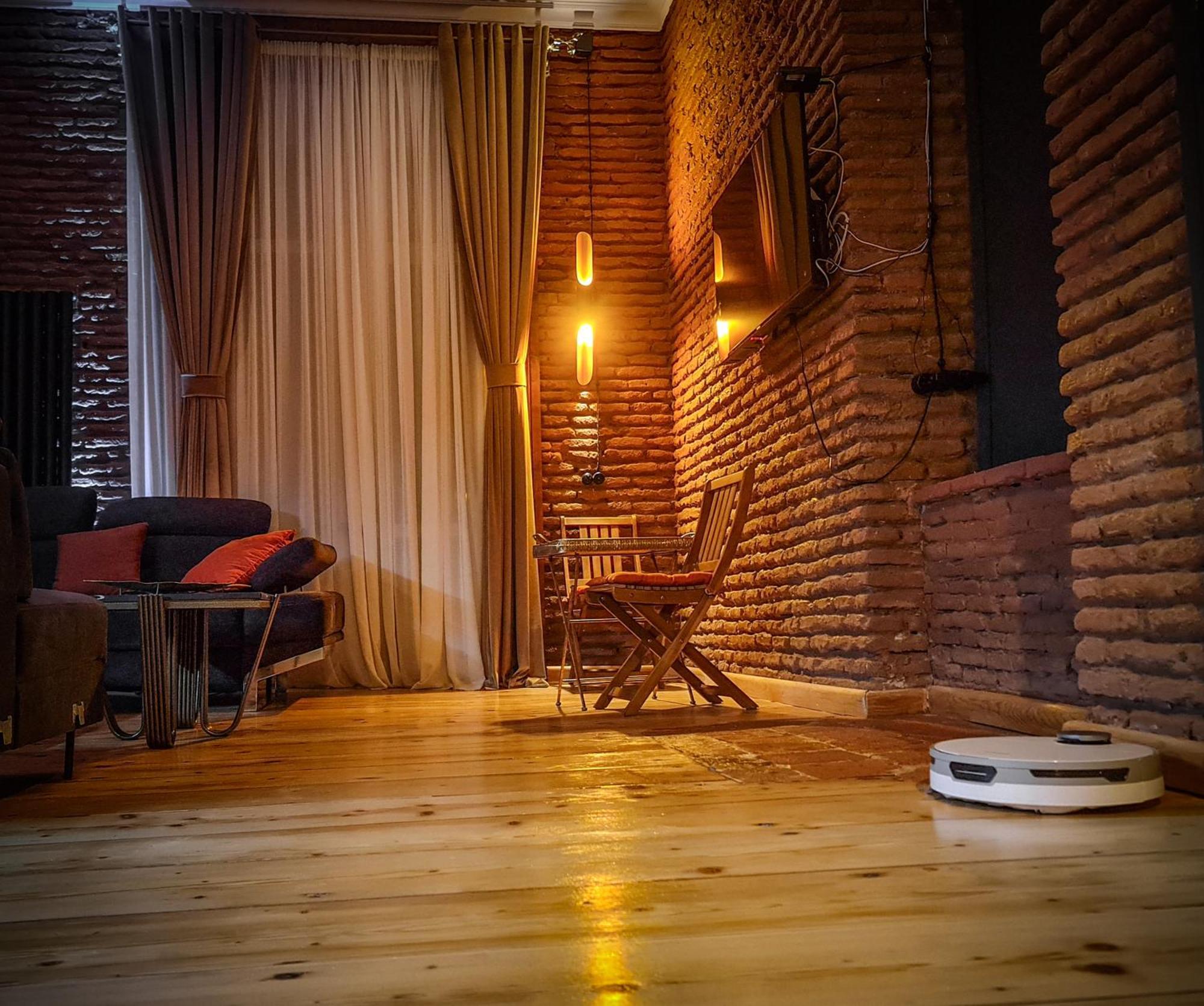 Floor Apartment+balcony In Sololaki / 25 *