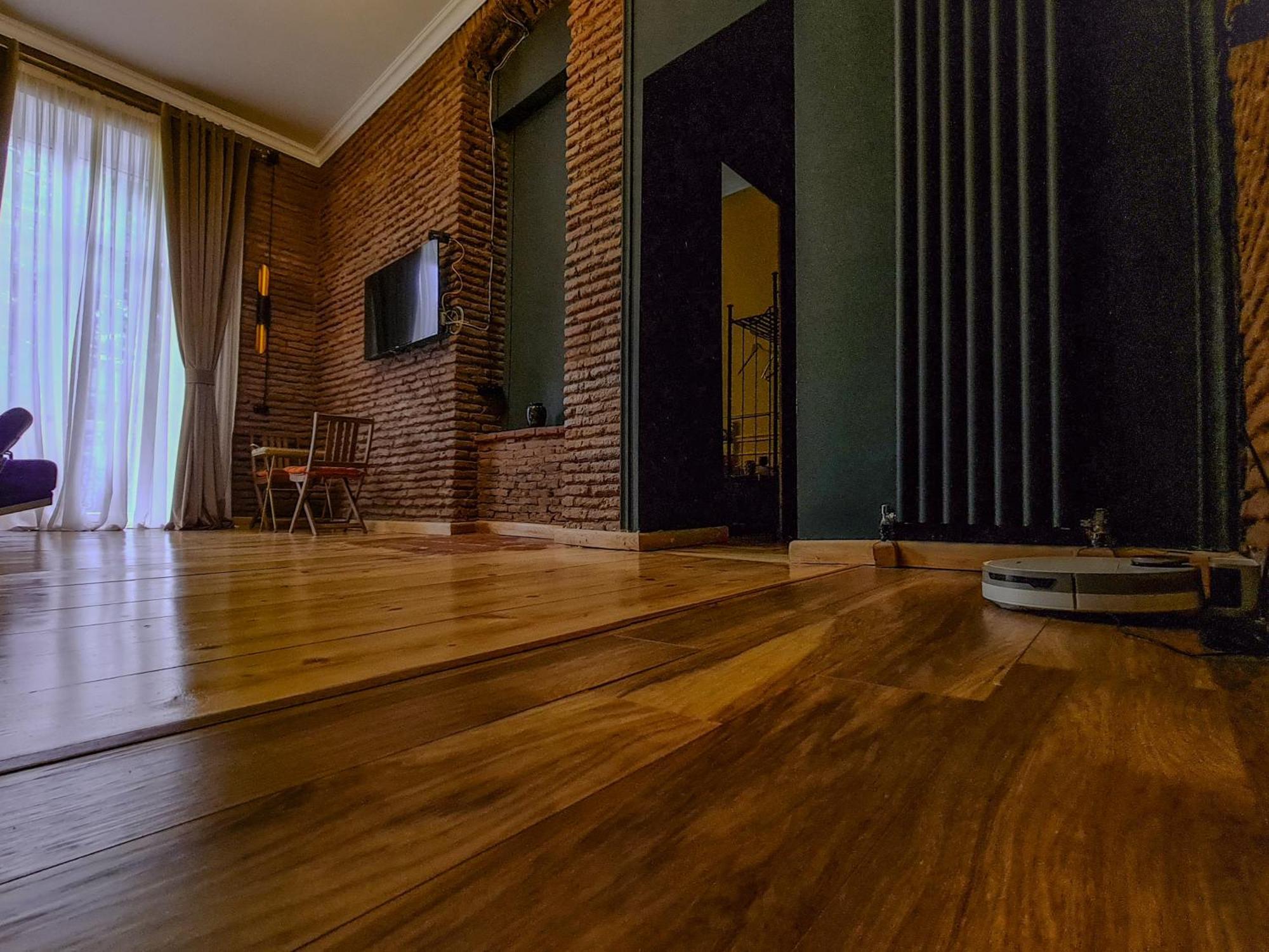 Floor Apartment+balcony In Sololaki / 25 *