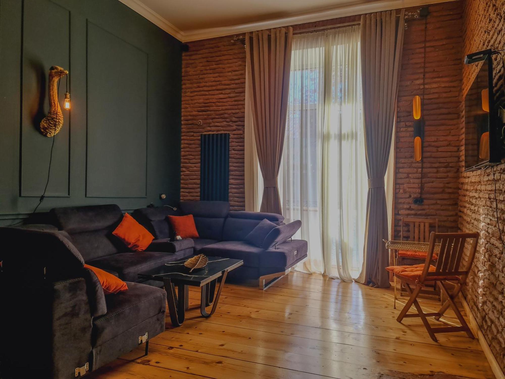 Floor Apartment+balcony In Sololaki / 25 公寓 第比利斯