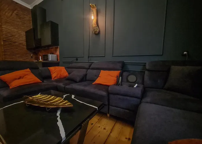 Top Floor Apartment+Balcony In Sololaki / Room 25