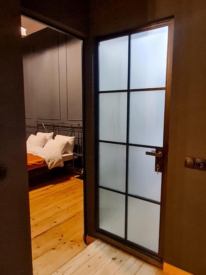 Floor Apartment+balcony In Sololaki / 25