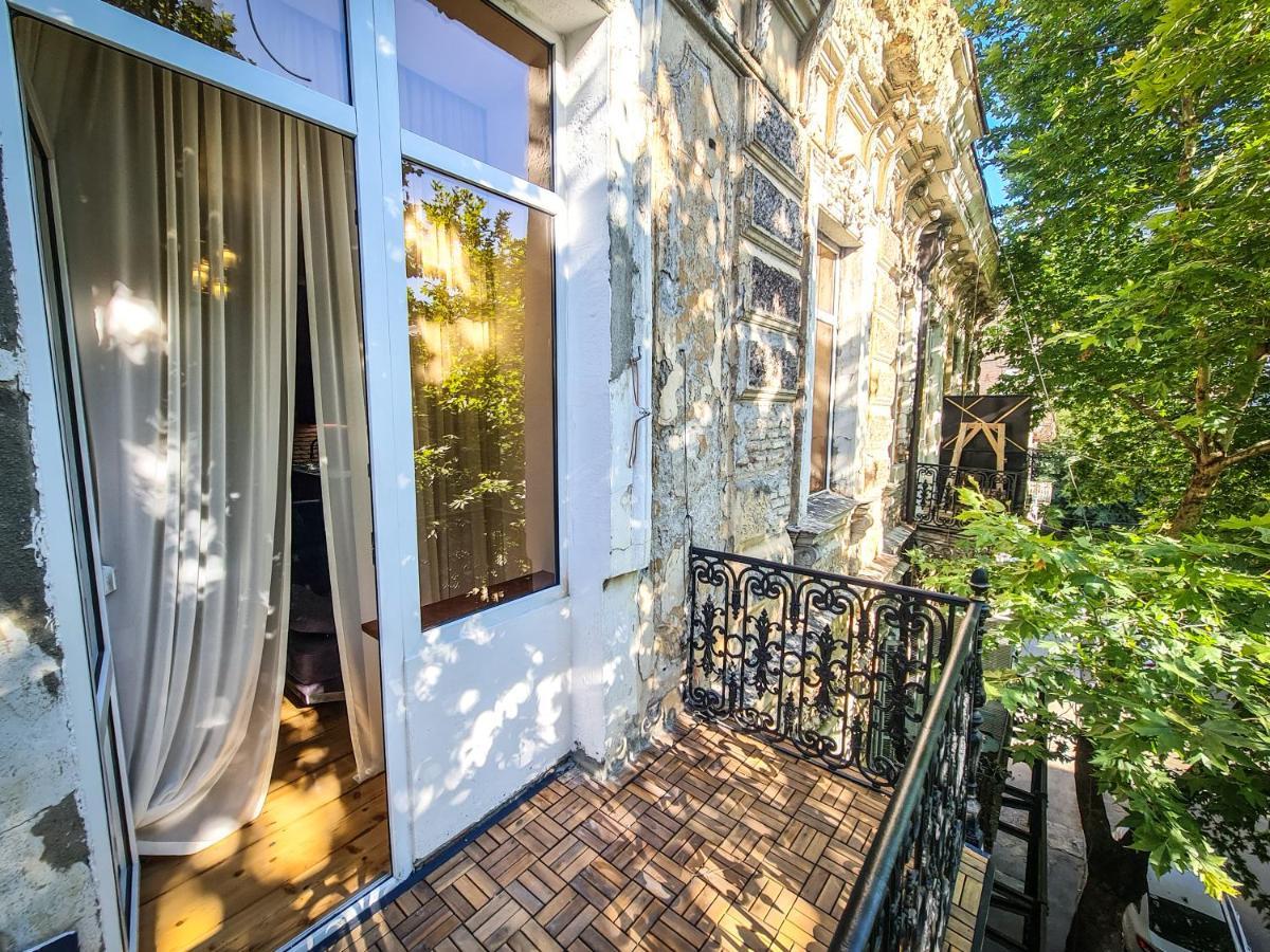 Floor Apartment+balcony In Sololaki / 25 Apartment Tbilisi