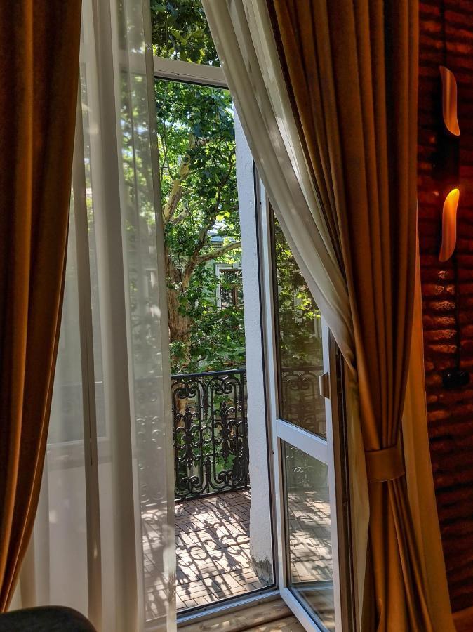 Floor Apartment+balcony In Sololaki / 25 Apartment Tbilisi